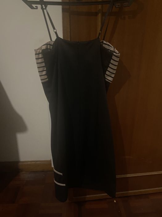 Vestido curto preto e bege