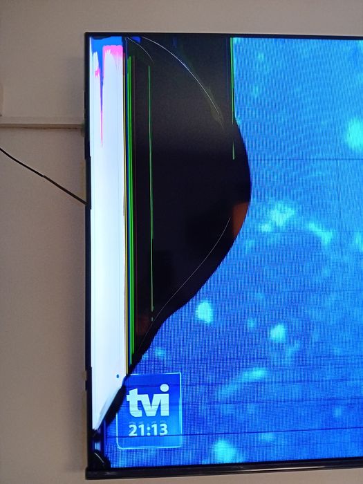 Tv  Hisense Qled ecrã partido
