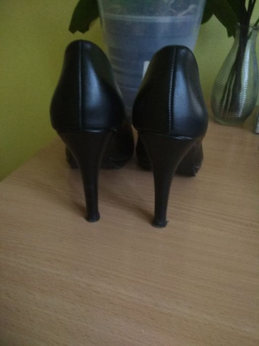 Buty na obcasie roz 35