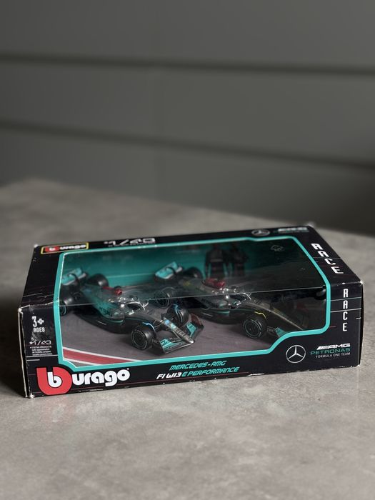 Колекционные фигруки Burago F1 Mersedes Amg