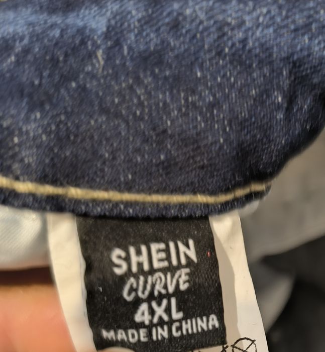 Nowe jeansy w rozmiarze 4 XL