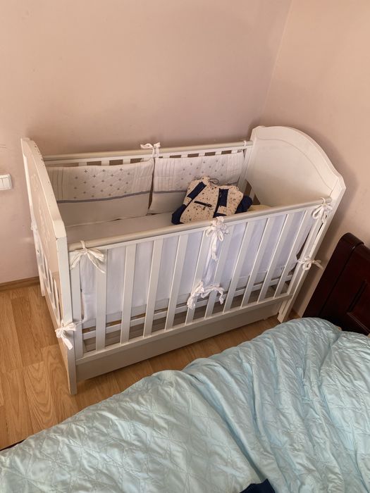 Продається дитяче ліжко в гарному стані.