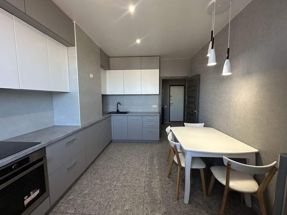 Продам 3-кімнатну квартиру по вул.Симона Петлюри,21Б (Атлант)