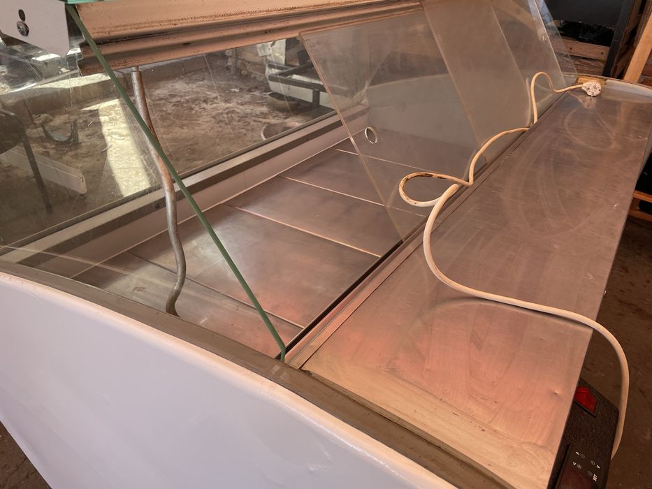 Продам торгову морозільну камеру.