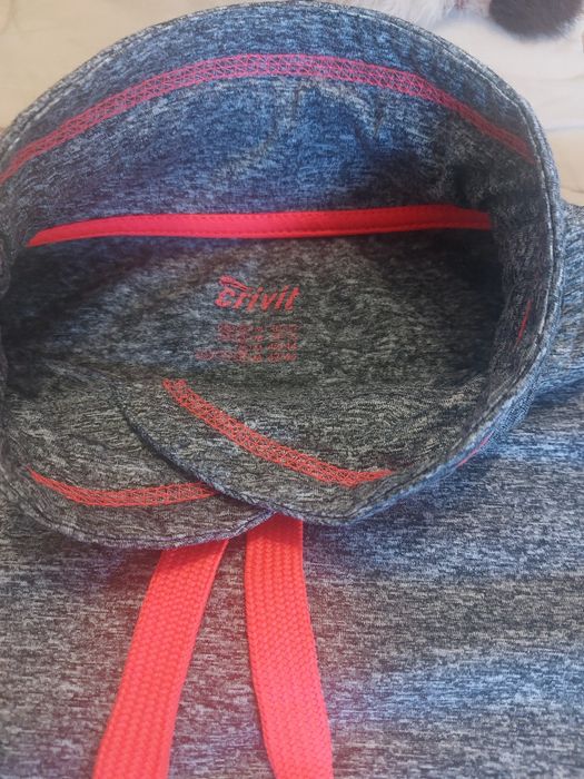 Blusa de desporto nova / M