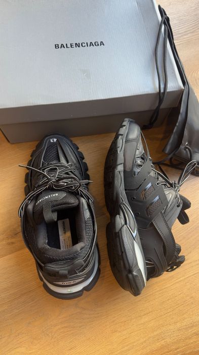 Balenciaga track led