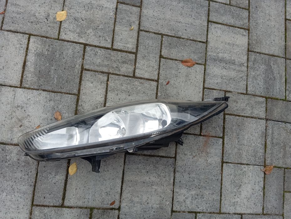 Lampa reflektor lewy przód Ford Fiesta mk7 Lift Europa