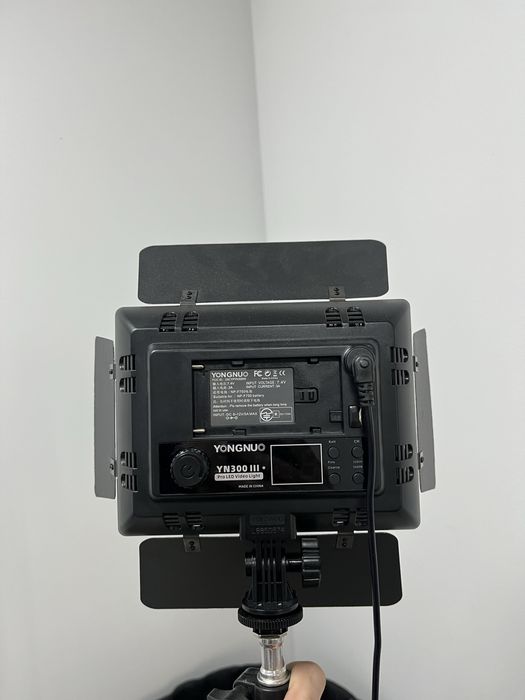 Відеосвітло Yongnuo YN-300 III аккумулятор со штативом