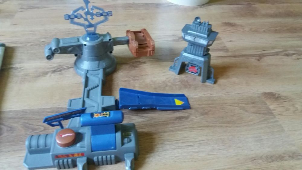Zabawka wyskocznia Hot Wheels chłopak