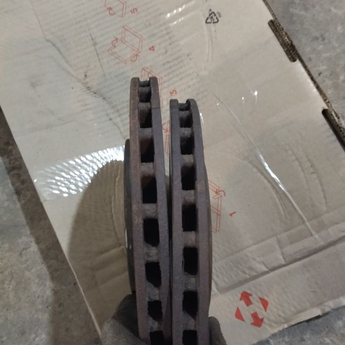 Продам тормозные диски Додж Стратус