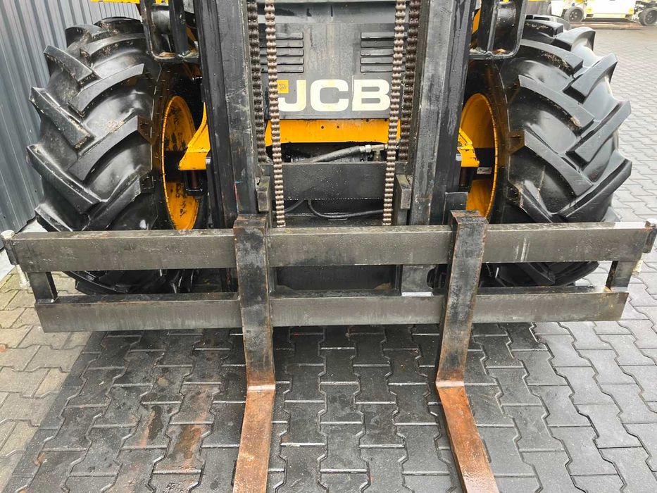 WYNAJEM wózek widłowy TERENOWY JCB 930-4 3 TONY 4X4