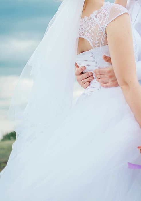 Весільна сукня біла