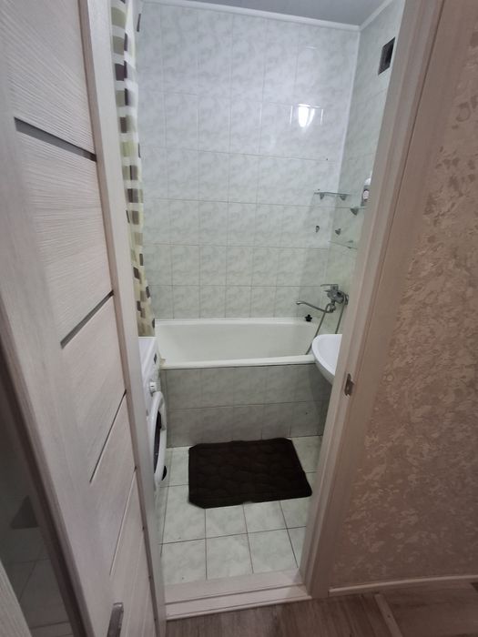 Здам  1-2 кімнатні квартири подобово, погодинно Вараш