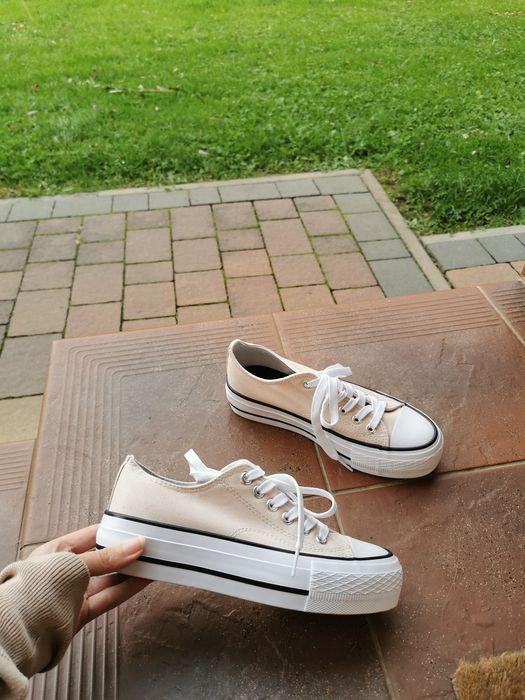 Nowe beżowe Trampki na wysokiej podeszwie vty