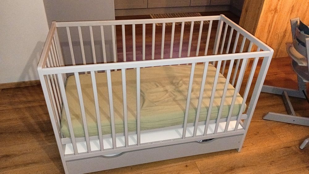 Łóżeczko dziecięce z szufladą 120x60 szare + Materac lateksowy