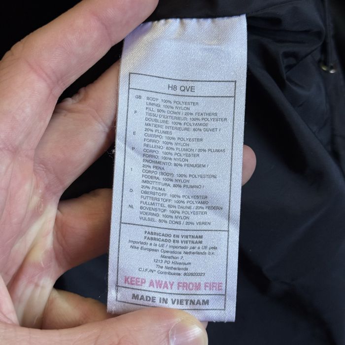 Вінтажний жіночий пуховик nike BIG logo чорного кольору, найк біг свуш