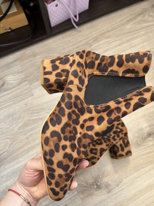 Нові леопардові ботильони