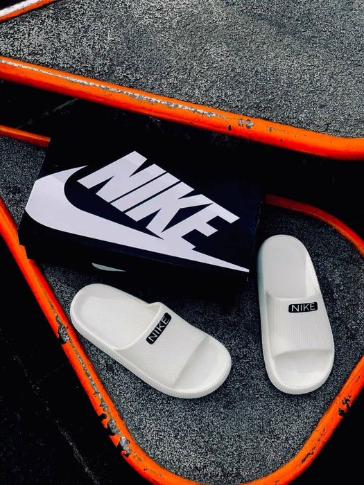 Женские шлепанцы Nike шлепанцы найк белые шльопки удобные шльопанцы уличные женские найк слансы пляжная обувь