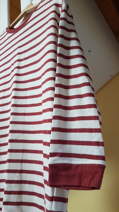 Sukienka dresowa S/M długa dzianinowa bialo-bordowa w paski