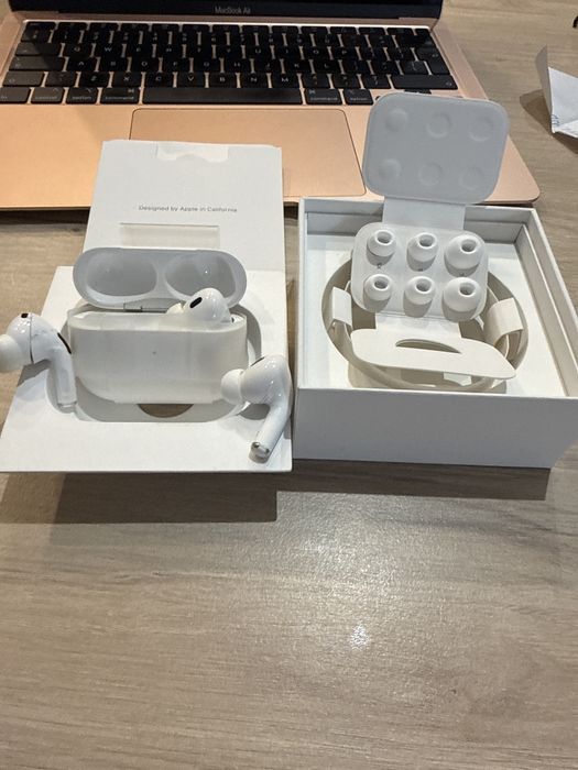 Airpods pro 2 orginalne etui ladujace i 3 sluchawki