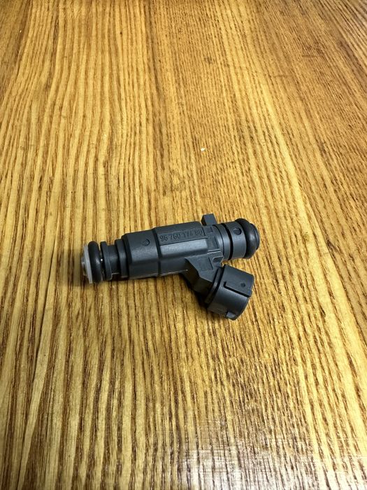 0280157127 BOSCH Форсунки Citroen C3/C4/Peugeot 108/208/301/308