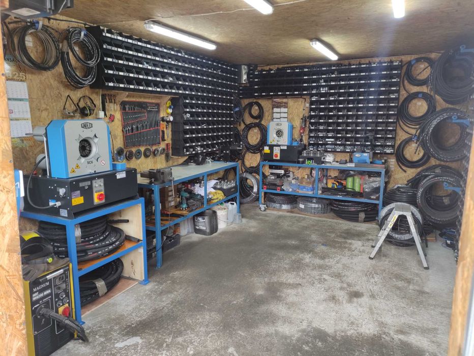 Zakuwanie węży hydraulicznych oraz usługi spawalnicze