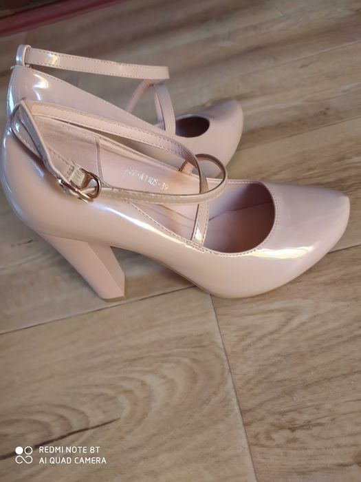 Продам туфлі нові