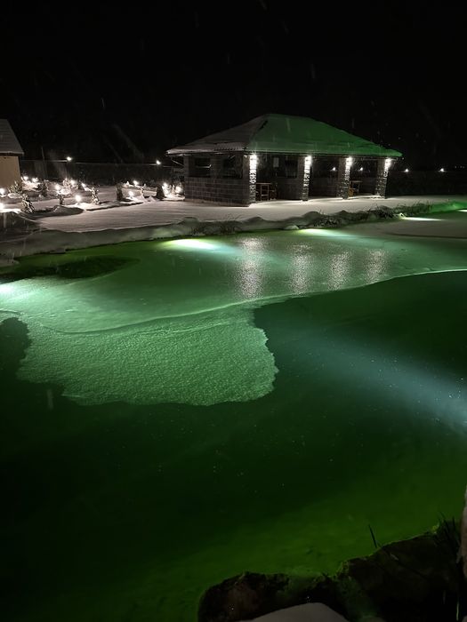 Баня з теплим басейном не подалік кременець. стовпець