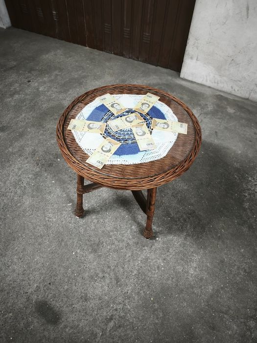 Mesa circular de madeira