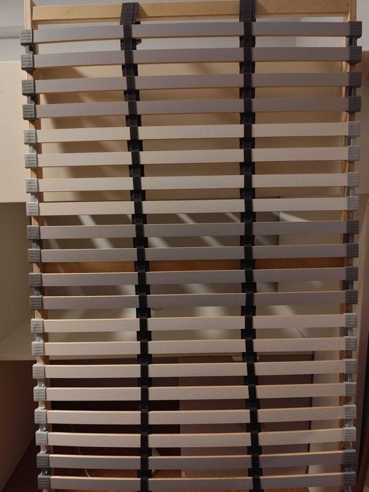 Cama alta IKEA SMASTAD com roupeiro e secretária