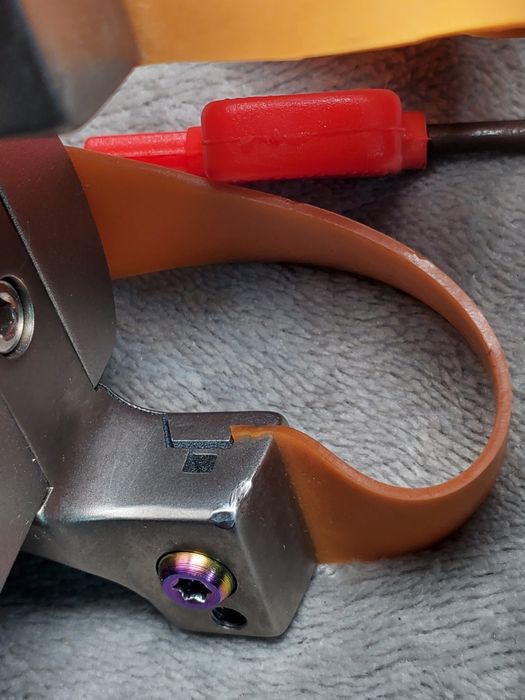 Титанова професійна  рогатка , резина Precise 1мм