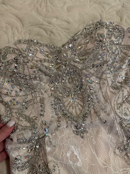 Вечірнє мереживне плаття