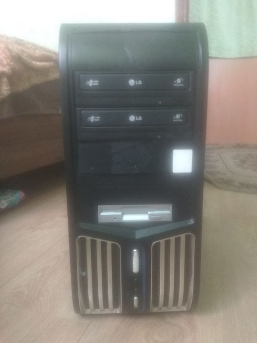 Продам мочний компютері