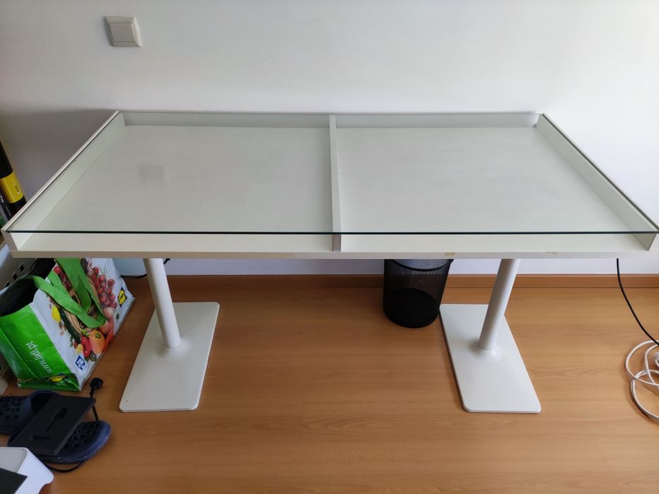 Secretária IKEA Estimada p/ desocupar