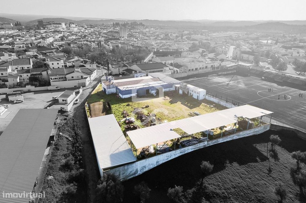 Dois Armazéns Industriais com 2.404 m² em Lote de 5.845 m² | Redondo,
