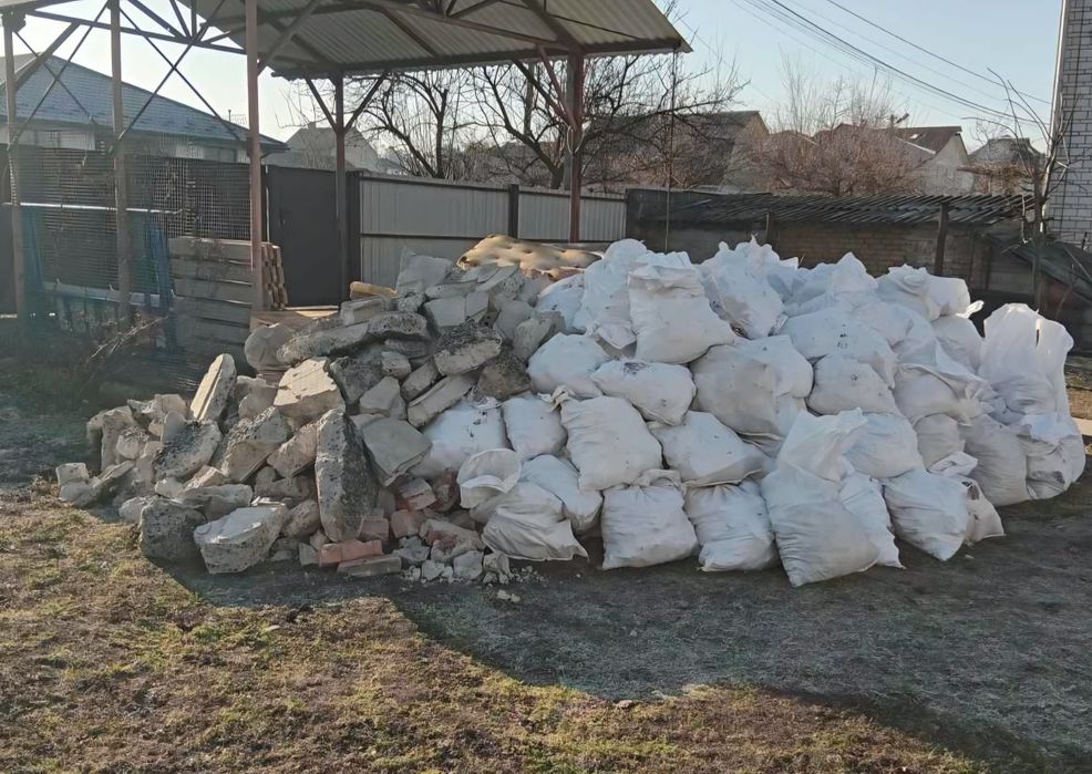 Віддам битий бетон, цеглу.  Буча