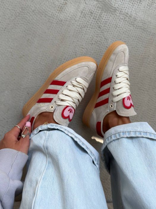 Жіночі кросівки Adidas Spezial Cream Scarlet Valentine's Day адідас спешл бедеві з червоними лампасами