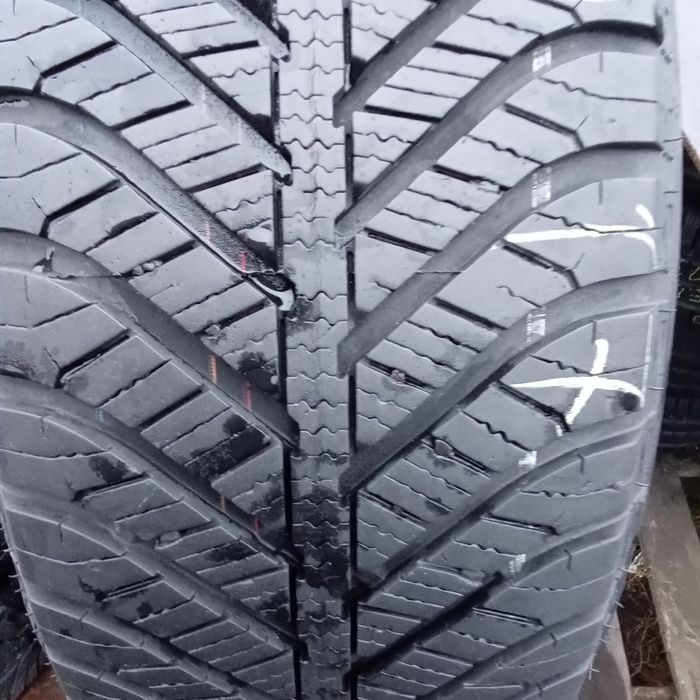 215/60R17 96V Goodyear Vector 4Season /x4szt