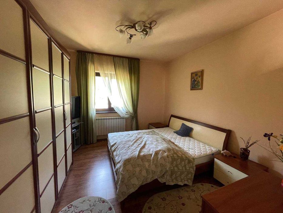 Продаж будинку та ділянки в смт. Івано Франкове