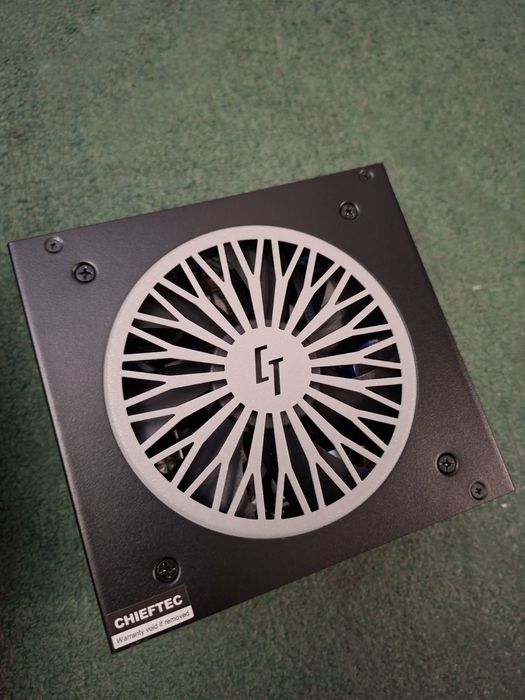 Chieftec 750 Ватт   Блок живлення  Chieftec GPX 750FC