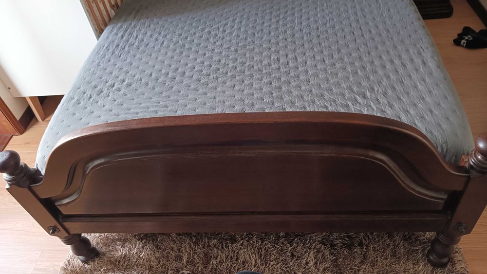 Cama + 2 mesinhas cabeceira