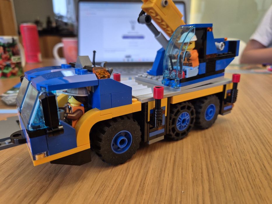 LEGO City 60324 - Żuraw samochodowy