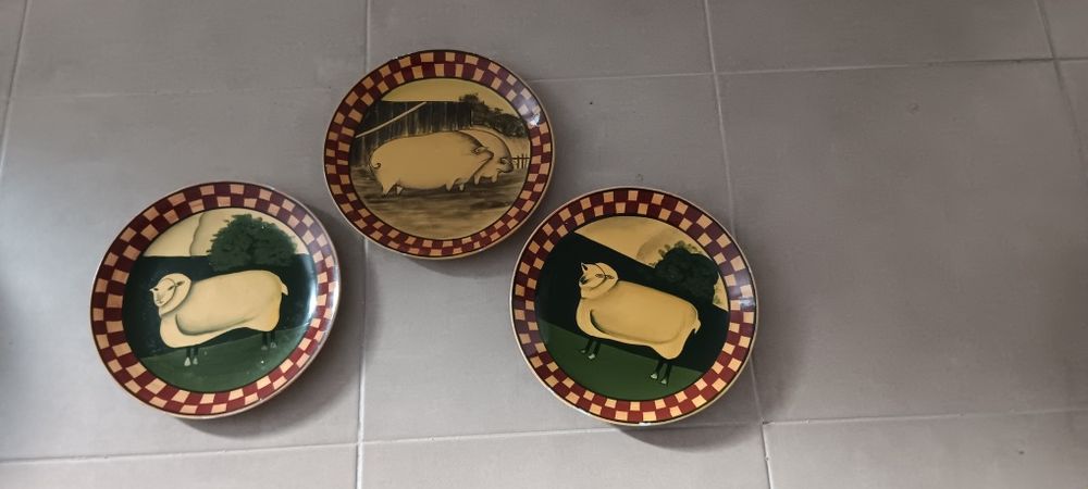 Conjunto de pratos decorativos