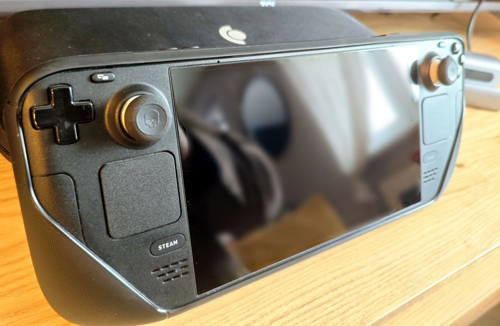 Steam Deck 64 GB + Karta 512 GB + Dock
