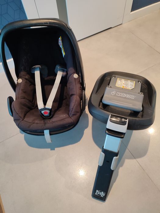 Fotelik samochodowy z bazą