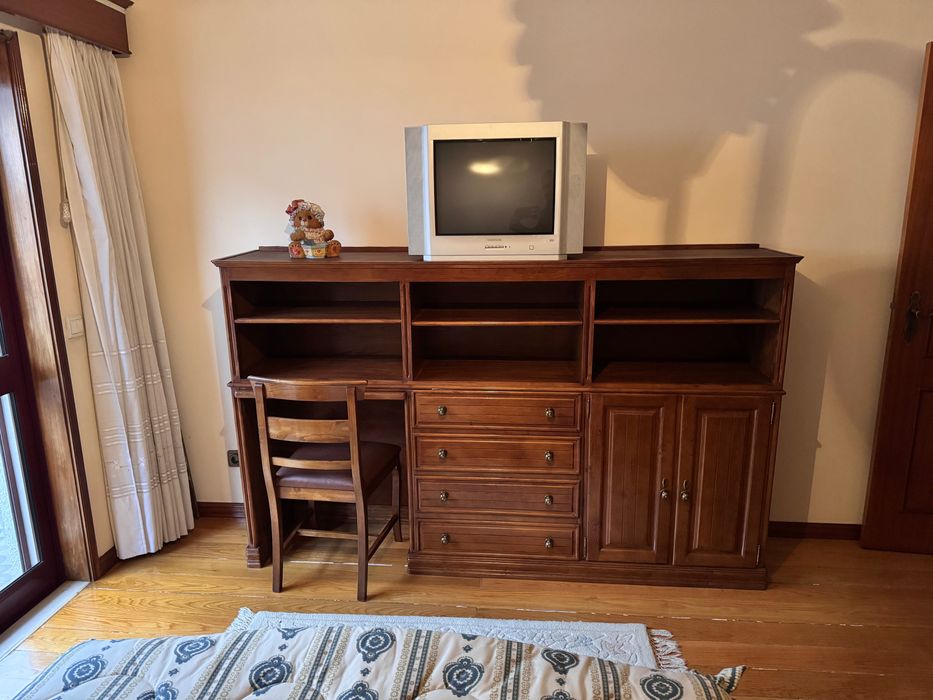 Mobília quarto em madeira maciça