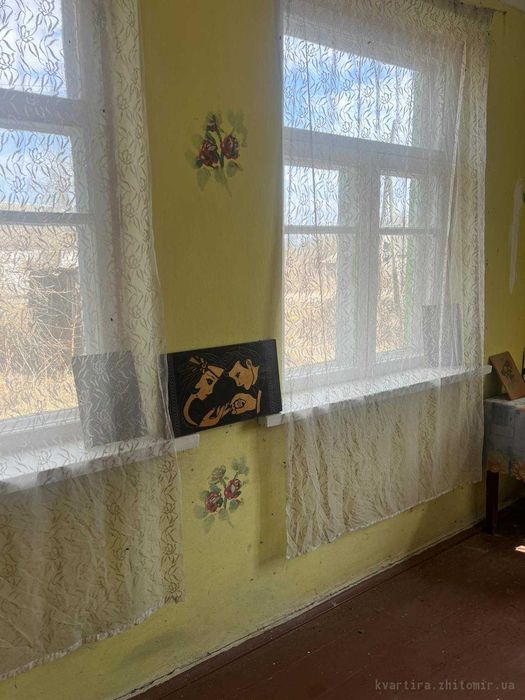 № 4946 - Будинок в в центрі села Стирти (Черняхівський район), 1-пов.
