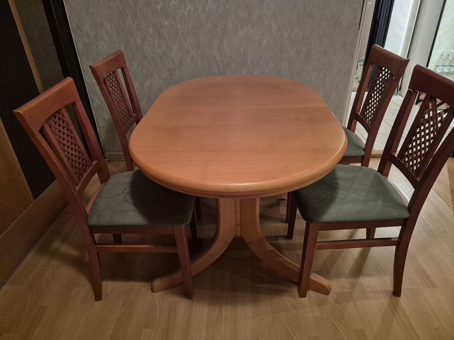 Stół drewniany + 4 krzesła, rozkładany