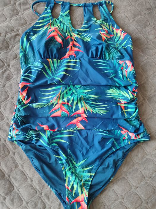 Суцільний купальник