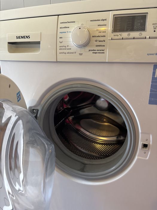 Máquina de lavar roupa SIEMENS – 7 kg (para reparação ou peças)